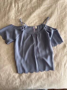 Women's Scallop Sleeve Cold-Shoulder Top in Dusty Blue